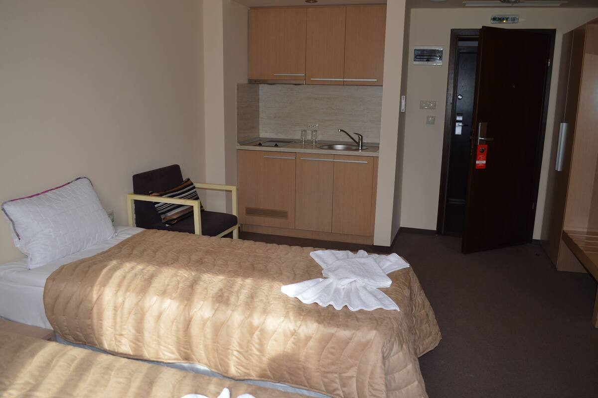 Deluxe Triple Room | In-room safe, desk, free WiFi