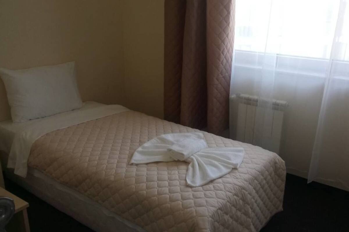 Small Single Room | In-room safe, desk, free WiFi