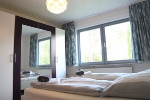 アパートメント バルコニー (Kuckucksnest 2, inc. 40€ cleaning fee) | 客室ごとに異なるインテリア、ベビーベッド、WiFi (無料)、ベッドシーツ