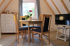 Comfort Apartment, 2 Bedrooms, Garden Area | Individually furnished, cribs/infant beds, free WiFi, bed sheets - Haus Kuckucksnest (St. Peter-Ording)