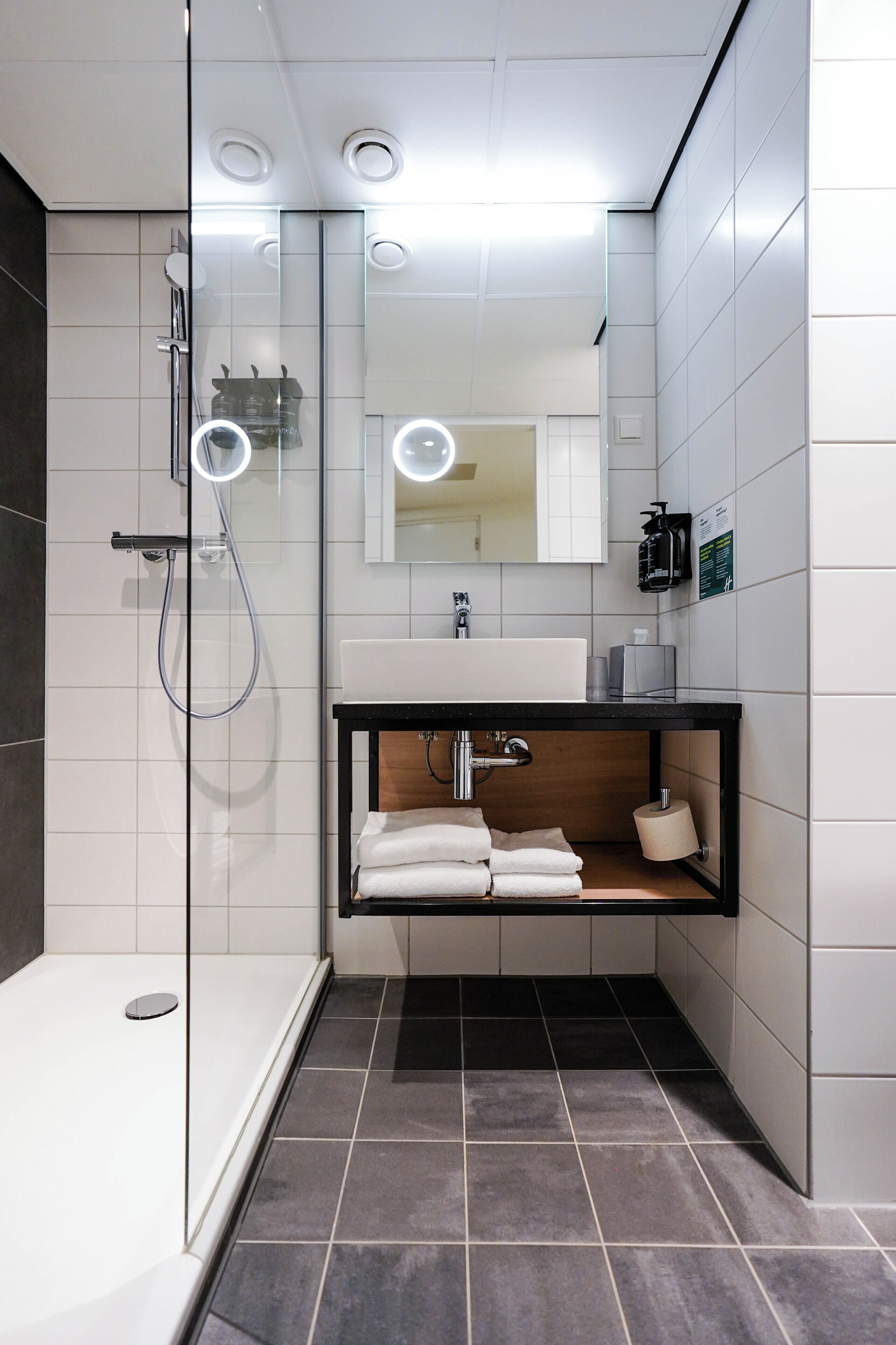 shower, rainfall showerhead, free toiletries, hair dryer