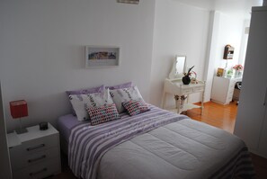 Dobbeltrom – comfort, flere senger, ikke-røyk | Sengetøy av topp kvalitet, senger med overmadrass og blendingsgardiner