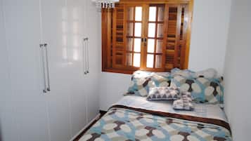 Economy Double Room, 1 Katil Kelamin (Double), Non Smoking | Peralatan tempat tidur premium, tilam berlapik