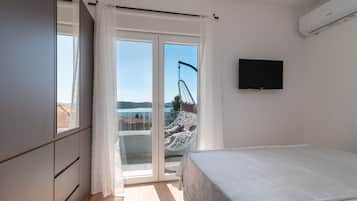 Luxury Apartment | 1 bedroom, in-room safe, individually decorated, individually furnished