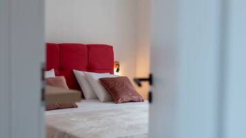1 bedroom, in-room safe, individually decorated, individually furnished