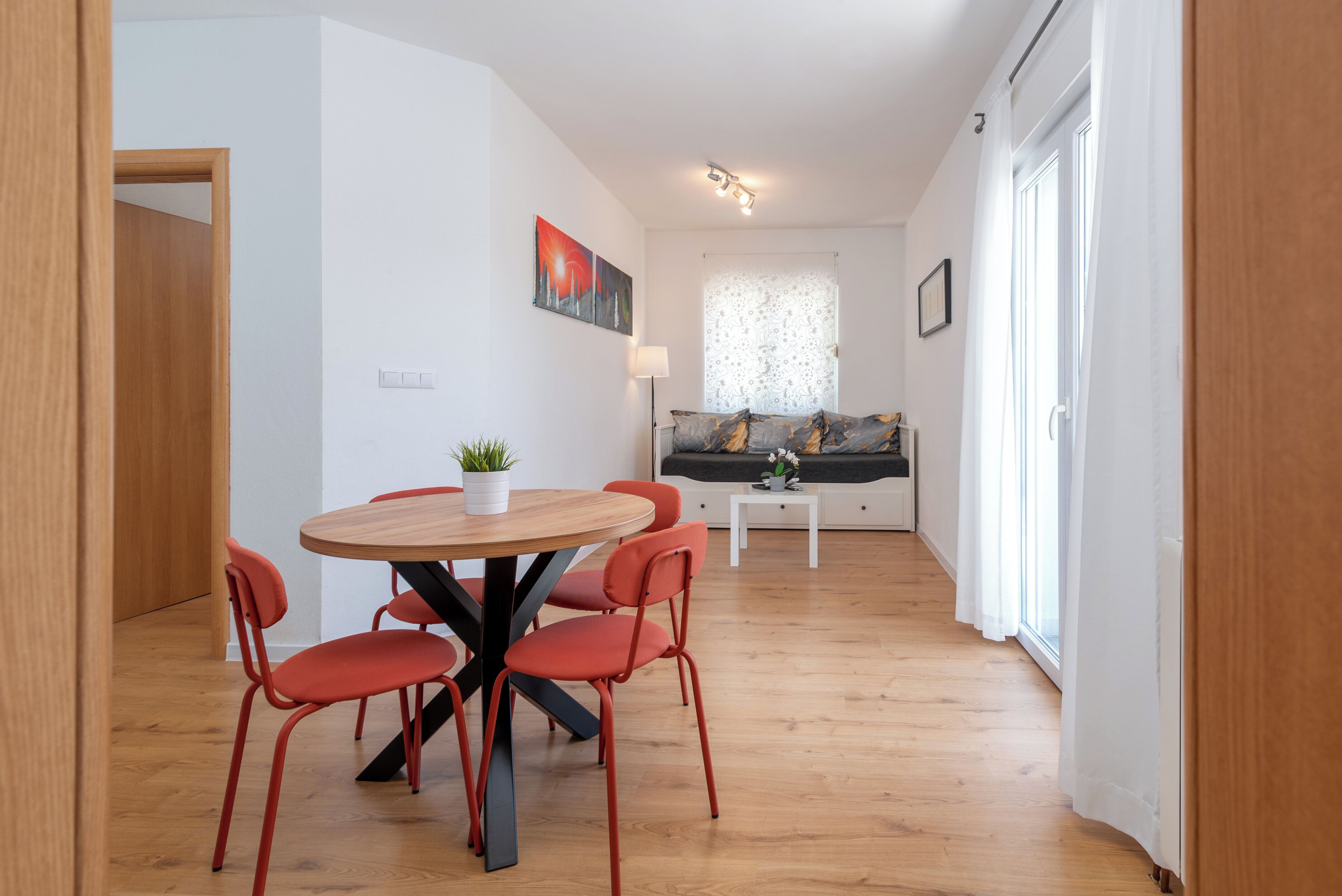 Superior-Apartment, 1 Queen-Bett und Schlafsofa, Balkon, eingeschränkter Meerblick | Wohnbereich