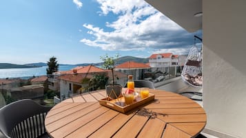 Luxury Apartment | Terrace/patio