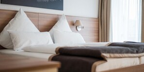 Deluxe-Doppelzimmer, Nichtraucher, Kühlschrank | Allergikerbettwaren, individuell dekoriert, individuell eingerichtet