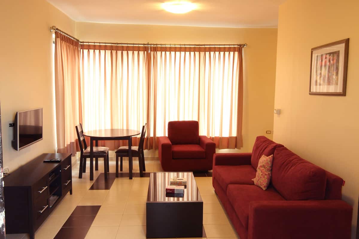 Deluxe Studio | Blackout drapes, iron/ironing board, free WiFi, bed sheets
