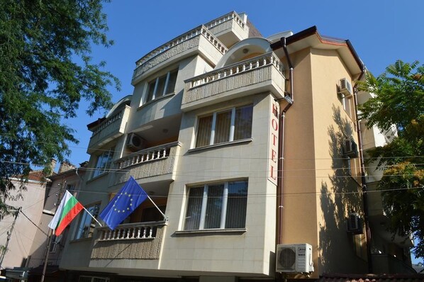 Front of property - Bon Bon Hotel (Sofia)
