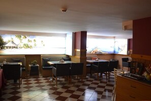 매일 유럽식 아침 식사(1인당 EUR 3)