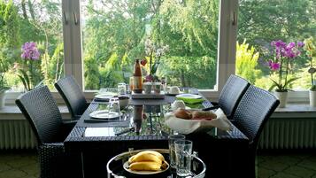 Tägliches inbegriffenes großes Frühstück