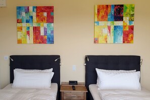 Premium bedding, down duvets, minibar, individually furnished - Bed and Breakfast am Höhenweg (Warstein)