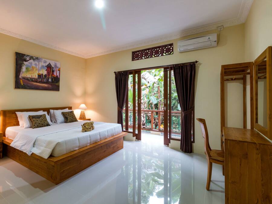 Deluxe Double Room | In-room safe, desk, WiFi (free), bed sheets