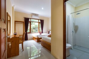 客房内保险箱、办公桌、免费 WiFi、床单