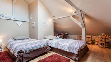 1 bedroom, iron/ironing board, free cribs/infant beds, free WiFi