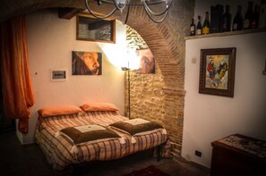 Economy Studio | Down comforters, desk, free cribs/infant beds, free WiFi - Agriturismo Cailuca (Pietralunga)