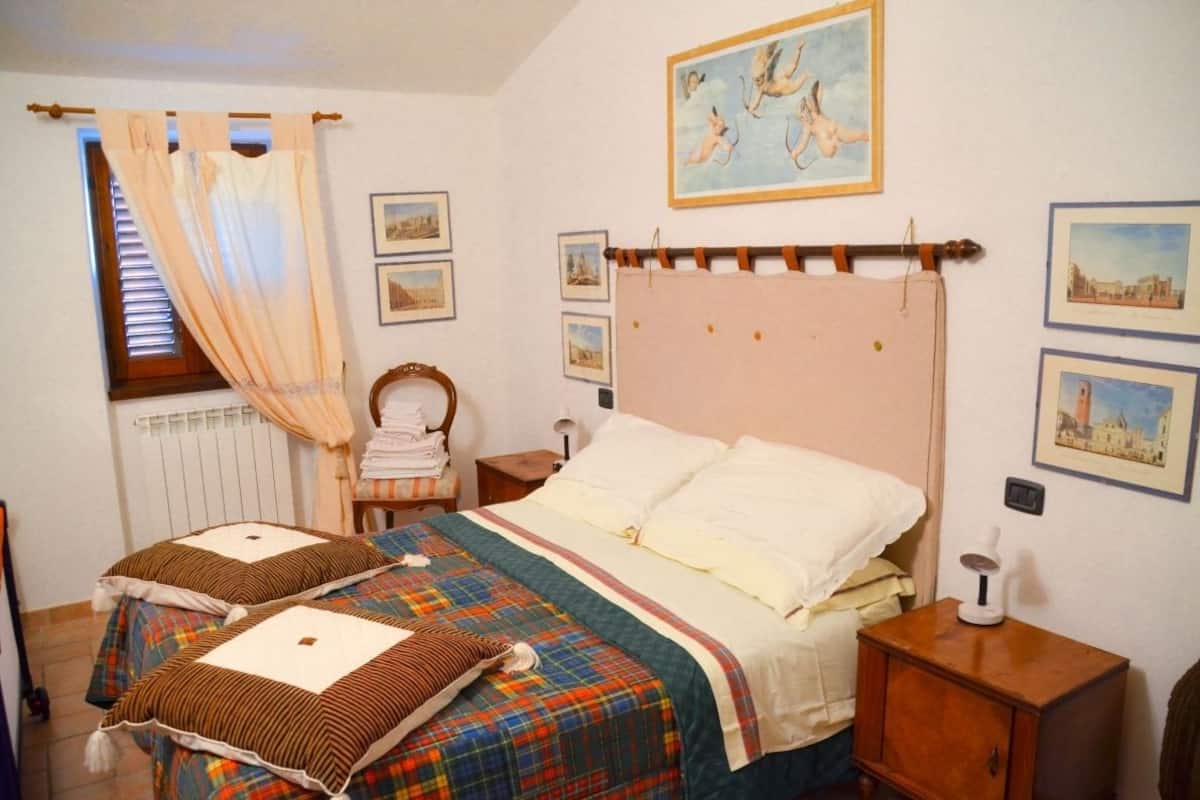 Comfort appartement, 2 slaapkamers | 1 slaapkamer, donzen dekbedden, een bureau, gratis babybedden