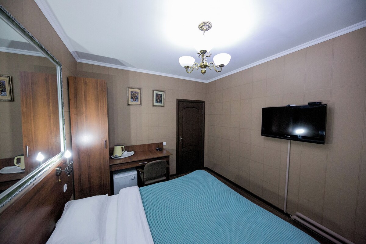เครื่องนอนระดับพรีเมียม, เตียงเมมโมรีโฟม, ผ้าม่านกันแสง, ห้องเก็บเสียง