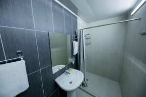 Junior Suite | Bathroom | Shower, hair dryer, slippers, towels - Club-Hotel Flagman (Bishkek)