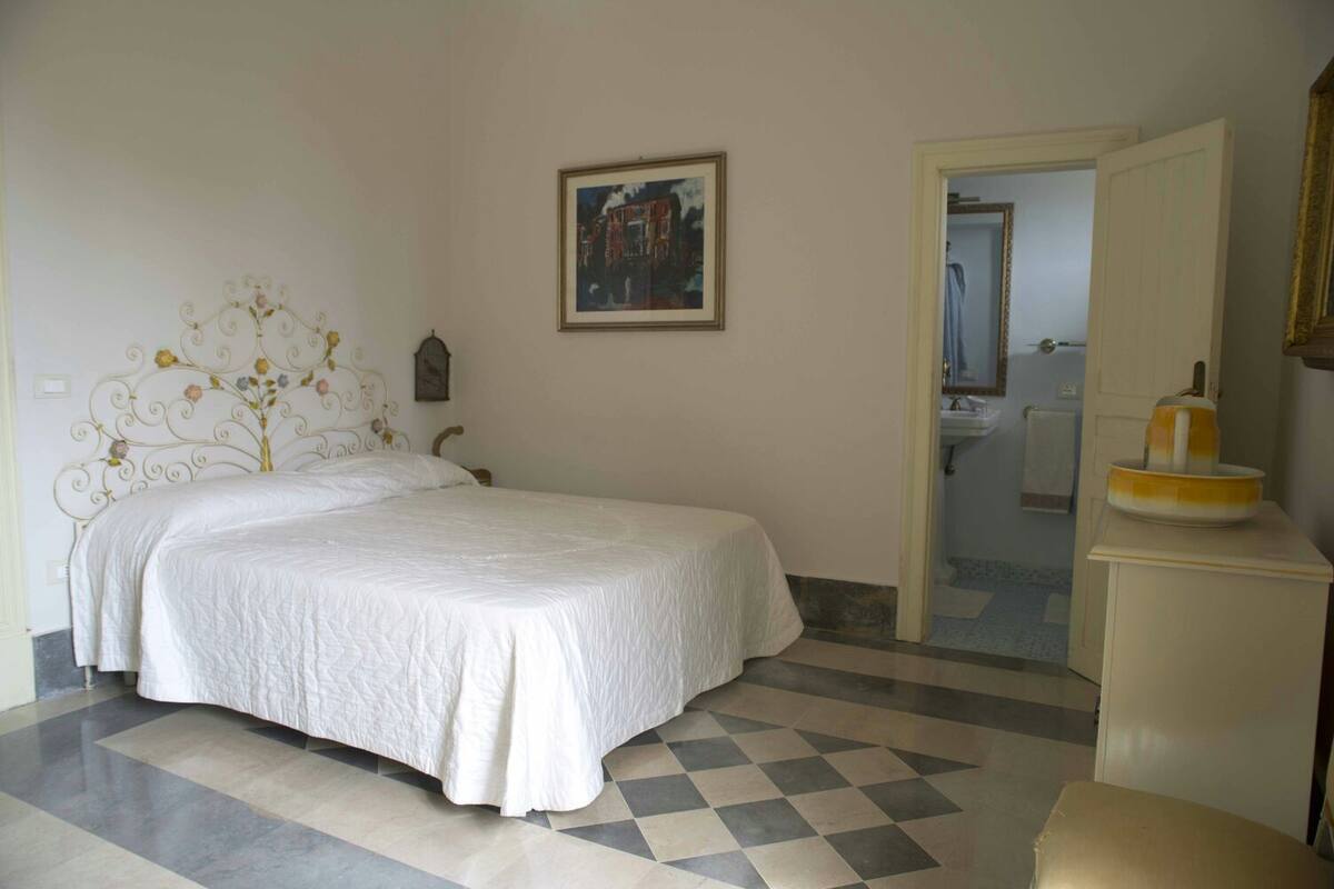 1 bedroom, premium bedding, rollaway beds, free WiFi