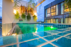 Outdoor pool - River Art Hotel (Chiang Mai)