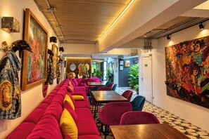 Breakfast area - River Art Hotel (Chiang Mai)
