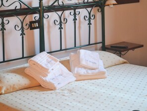 1 bedroom, desk, free WiFi, bed sheets - Agriturismo Le Arcate (Marsala)