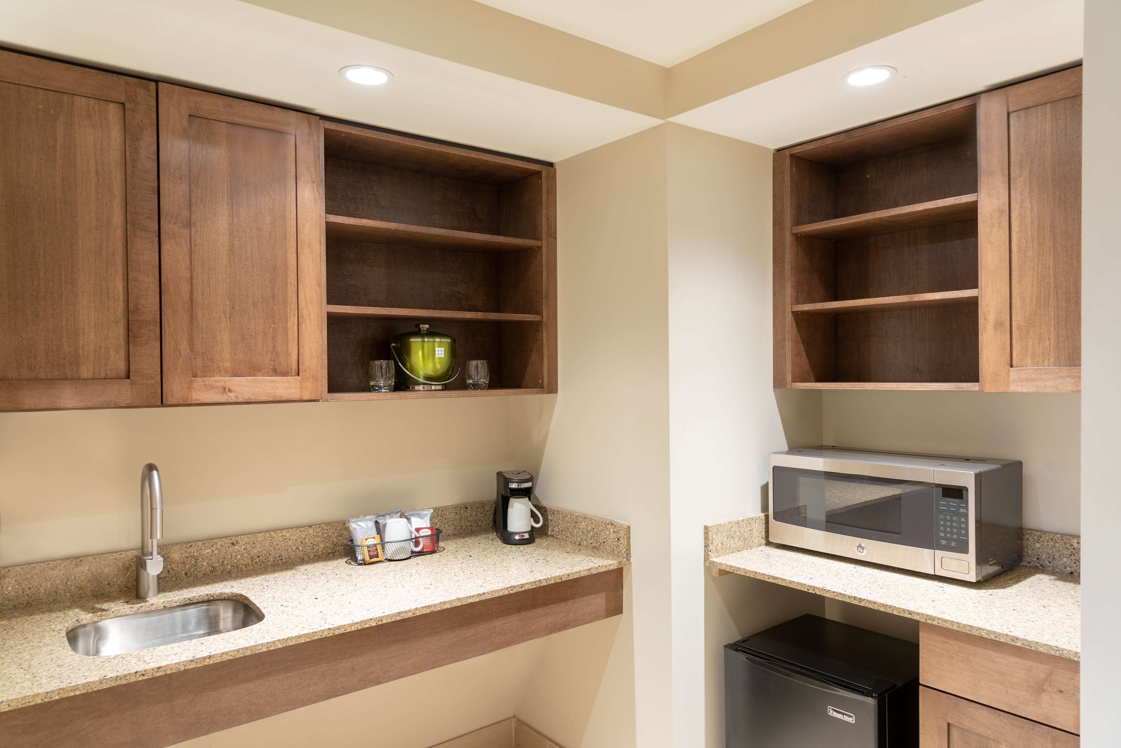 suite, 1 king bed | hypo-allergenic bedding, individually decorated, desk, laptop workspace