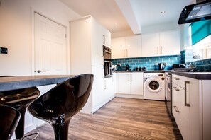 Comfort House, 3 Bedrooms, Kitchen | Private kitchen | Fridge, microwave, stovetop, dishwasher