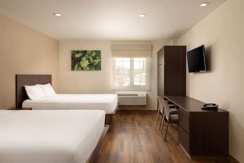 Suite, 2 camas Queen size | Escritorio, cortinas blackout y ropa de cama