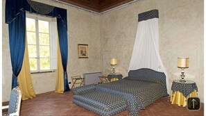 Unclassified image, 5 of 12, button - Villa Buonvisi (Lucca)