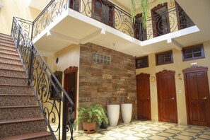 Chuveiro, toalhas de banho