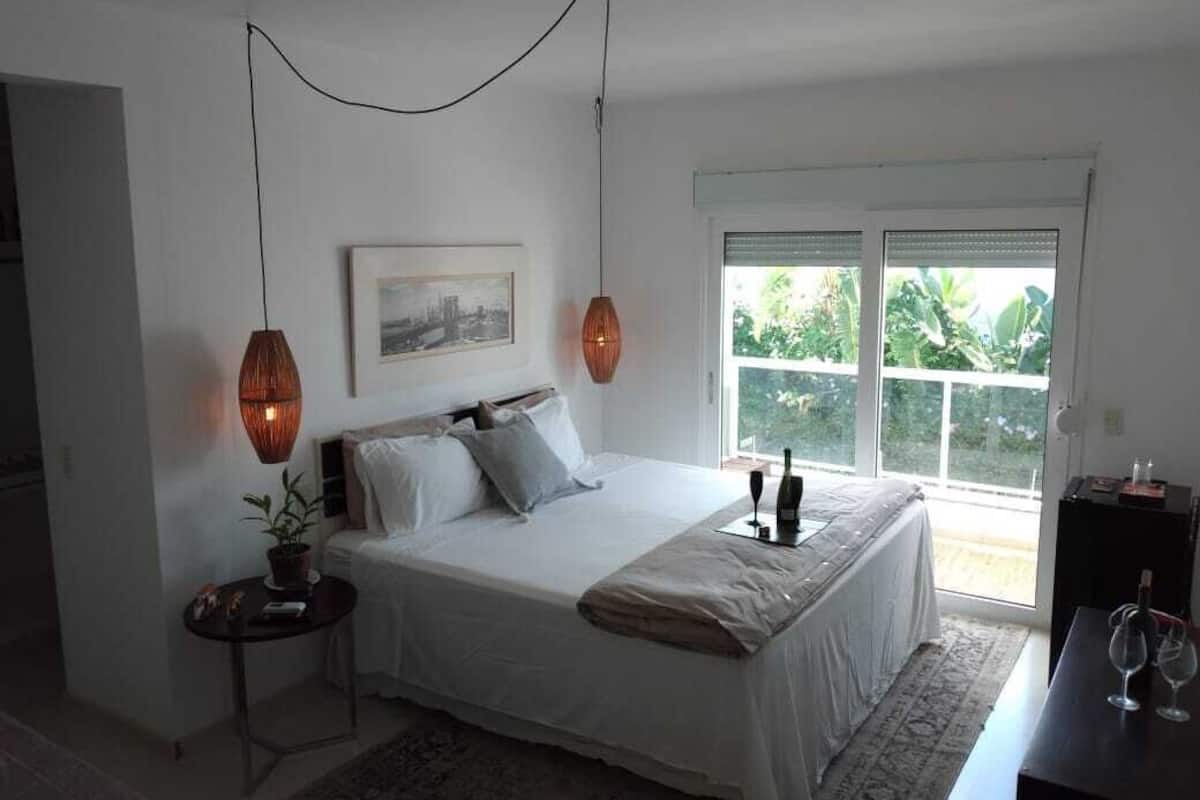 Premium bedding, iron/ironing board, free WiFi, bed sheets