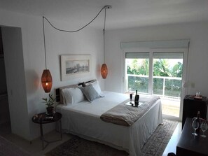 Premium bedding, iron/ironing board, free WiFi, bed sheets