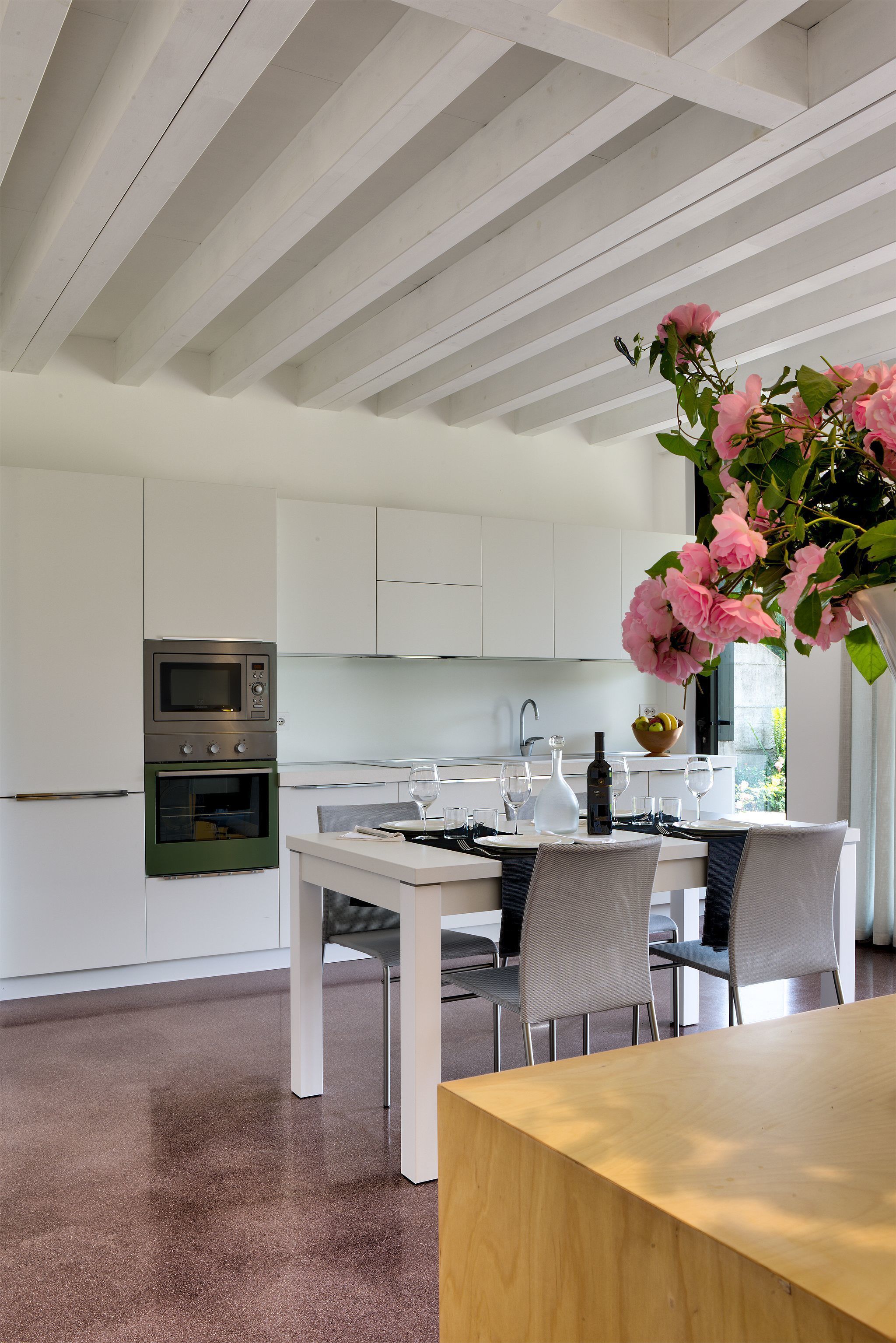 Exclusief appartement, 2 slaapkamers, patio, uitzicht op tuin (Iris) | Privékeuken | Een koelkast, een magnetron, een oven, een kookplaat