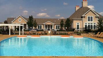 Kolam renang outdoor