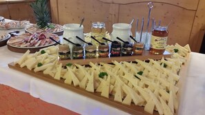 Bao gồm bữa sáng buffet hàng ngày 