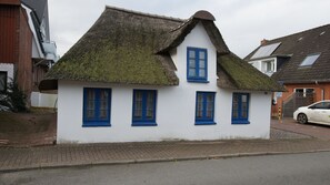 Huis, meerdere bedden, terras | Voorkant van accommodatie