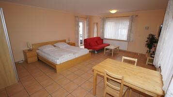 Studio, 1 Schlafzimmer, Terrasse | 1 Schlafzimmer, Schreibtisch, kostenlose Babybetten, kostenloses WLAN
