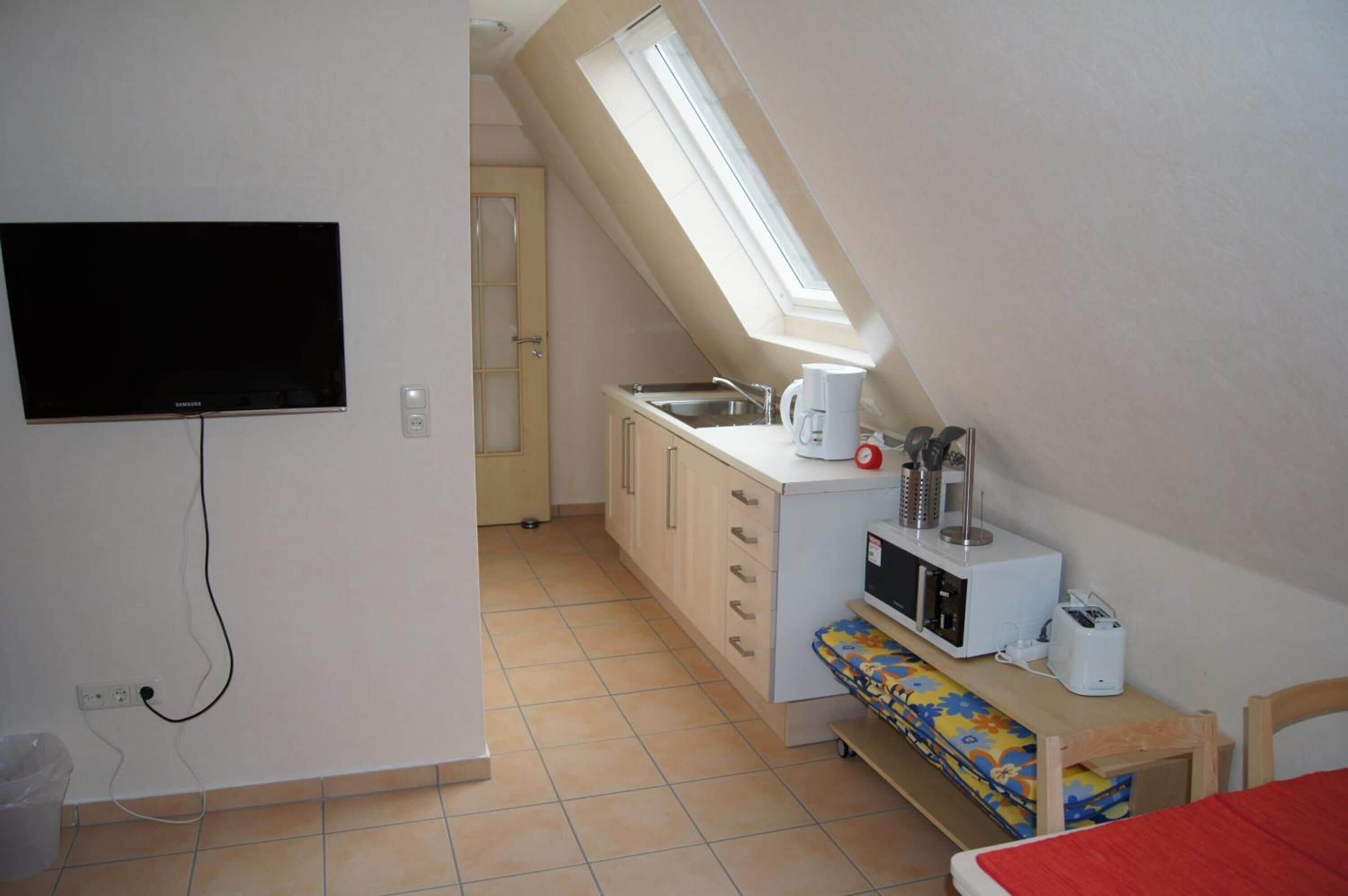 Bàn, nôi (giường cho trẻ sơ sinh) miễn phí 