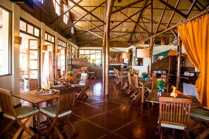 Breakfast, lunch and dinner served  - Nature Lodge (Joffreville)