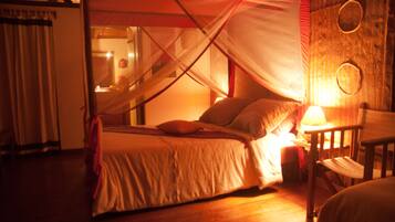 Caja de seguridad en la habitación, escritorio y cortinas blackout