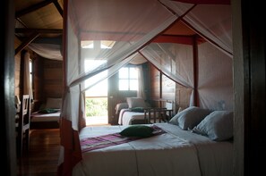 In-room safe, desk, blackout drapes, free cribs/infant beds - Nature Lodge (Joffreville)