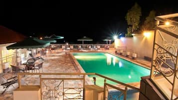 Piscina all'aperto, ombrelloni da piscina