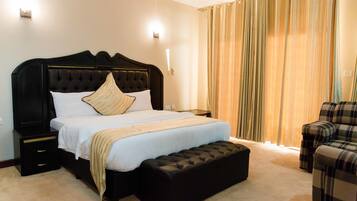 Deluxe Suite, Accessible | In-room safe, desk, free WiFi, bed sheets