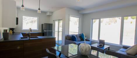 2 Bedroom Family Suite | In-room dining