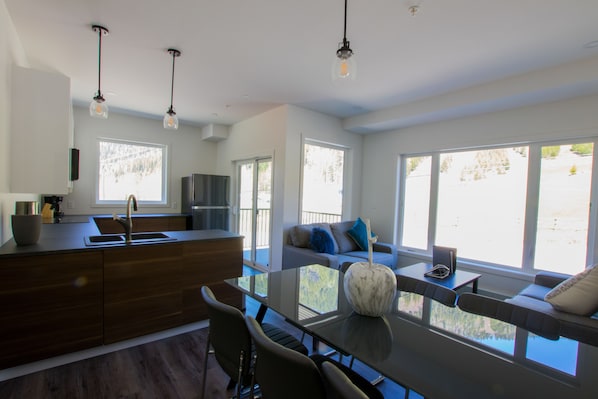 2 Bedroom Family Suite | In-room dining