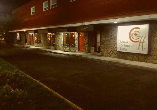 Exterior - Canada Continental Hotel (Cornwall)