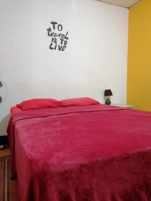 Habitació triple bàsica, diversos llits, no fumadors, bany compartit | Wifi gratuïta i roba de llit 